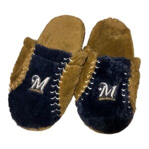 Milwaukee Brewers slippers Size‎ MED